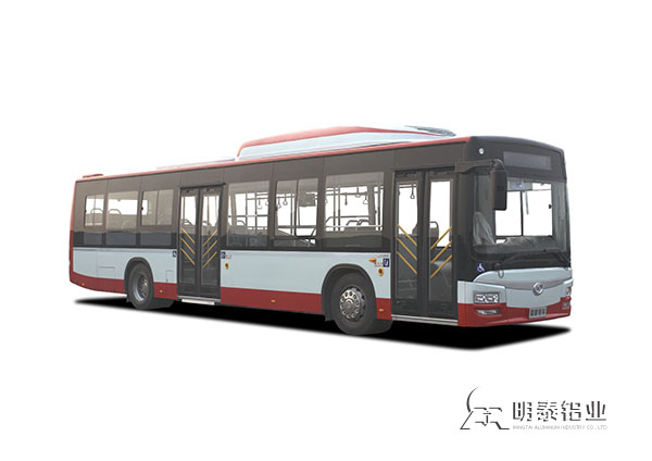 ?行駛在城市中的鋁制客車，攜手共筑綠色城市